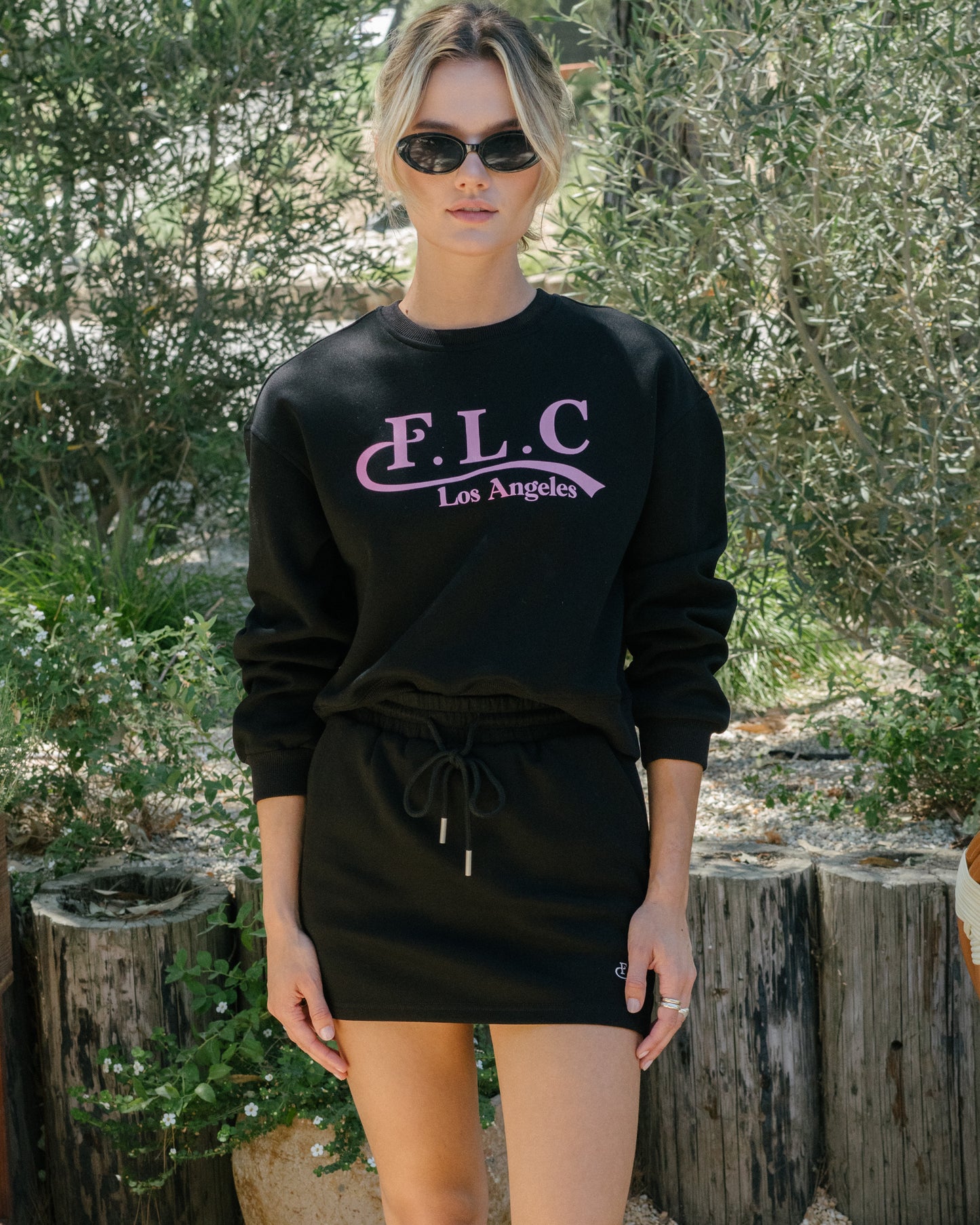 FLC ESSENTIAL CROPPED SWEATSHIRTS- Black